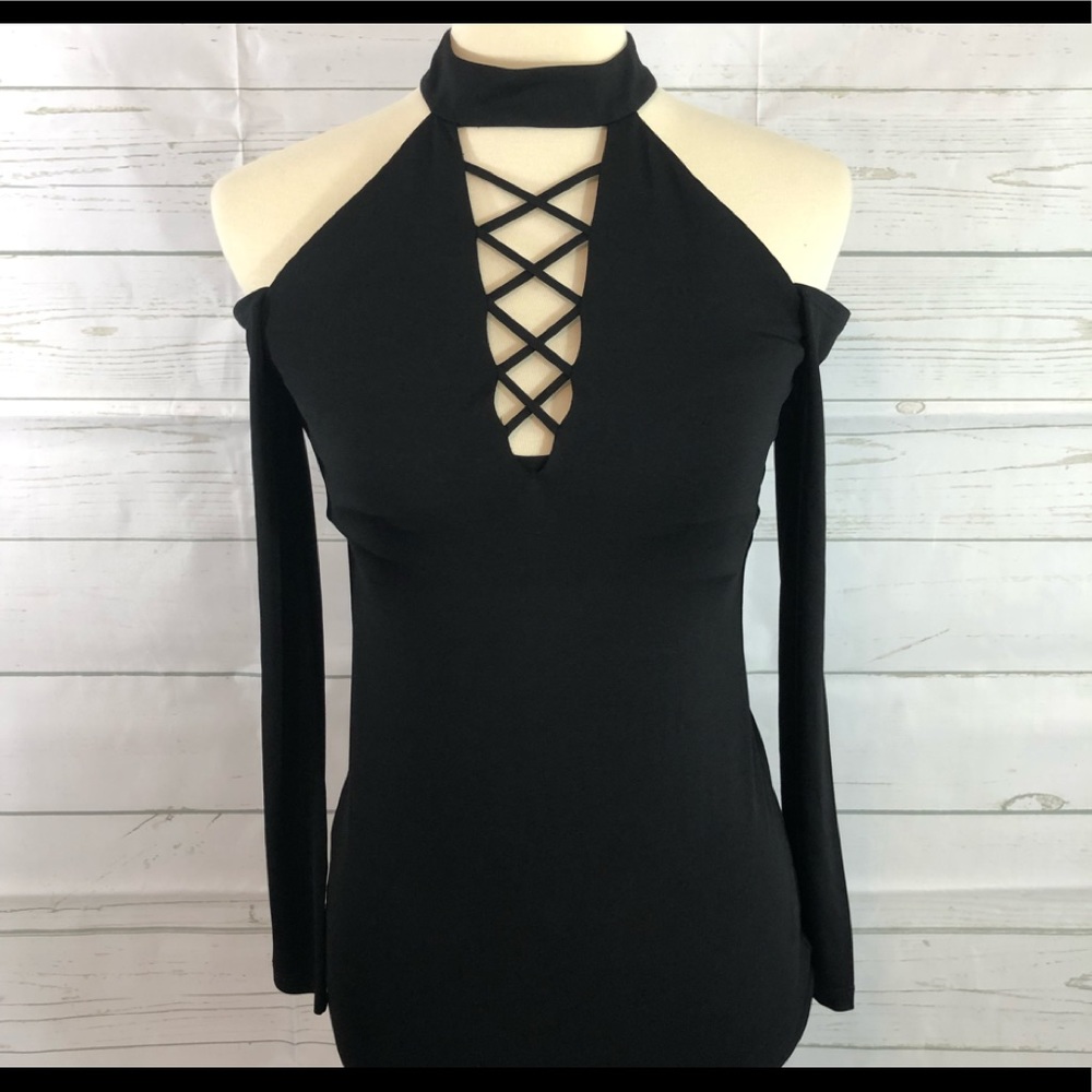 Boston Proper gorgeous cold shoulder top